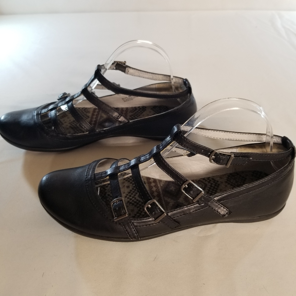 Bare Traps Walter Woman Shoe Sz 9M Black Strappy Buckles Mary Jane Flats Sandal - Picture 3 of 8